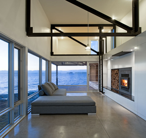 Sunset Rock House by Mackay-Lyons Sweetapple Architects