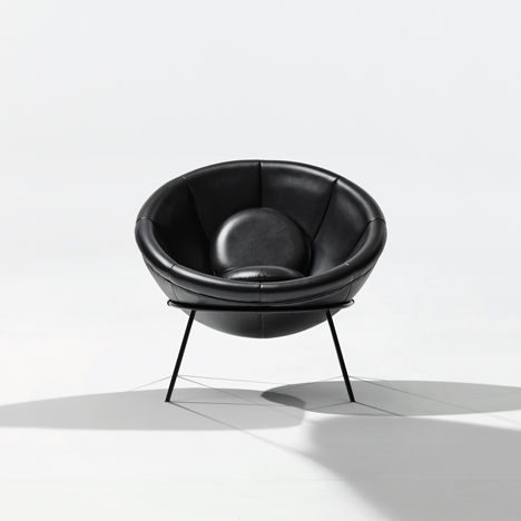 Bowl chair by Lina Bo Bardi reissued by Arper_dezeen_1
