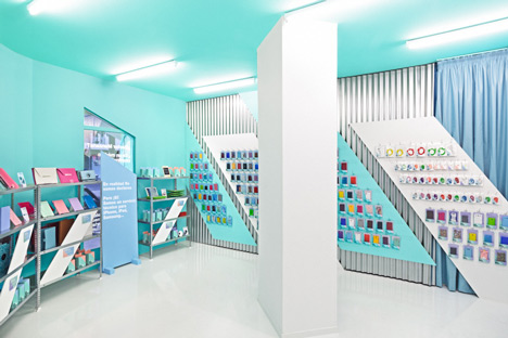 Doctor Manzana colourful gadget shop interior by Masquespacio_dezeen_5
