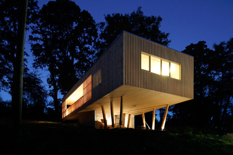 House Under the Oaks by Juri Troy Architects
