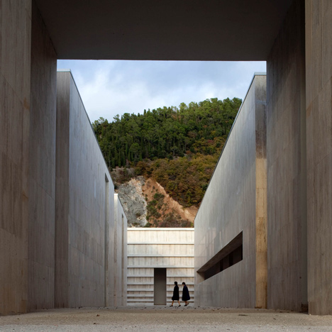 Extension to Gubbio Cemetery by Andrea Dragoni