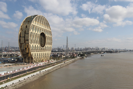 Doughnut-shaped skyscraper completes in Guangzhou