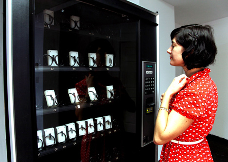 DNA Vending Machine by Gabriel Barcia-Colombo_dezeen_4
