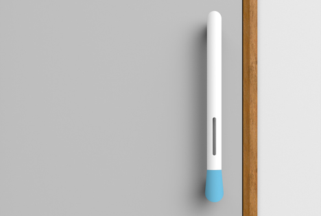 Hospital door handle sanitises users' hands and measures cleanliness of staff