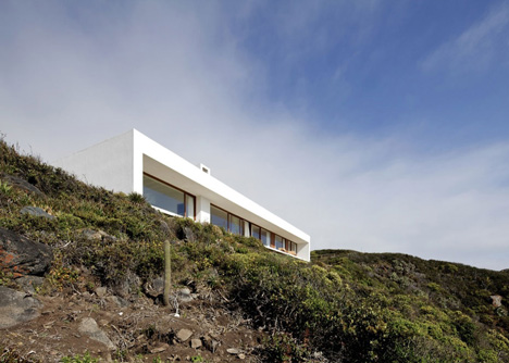 Tunquen House by Nicolas Lipthay Allen and L2C