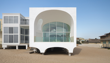 Johnston Marklee's Vault House frames beach views through multiple arches