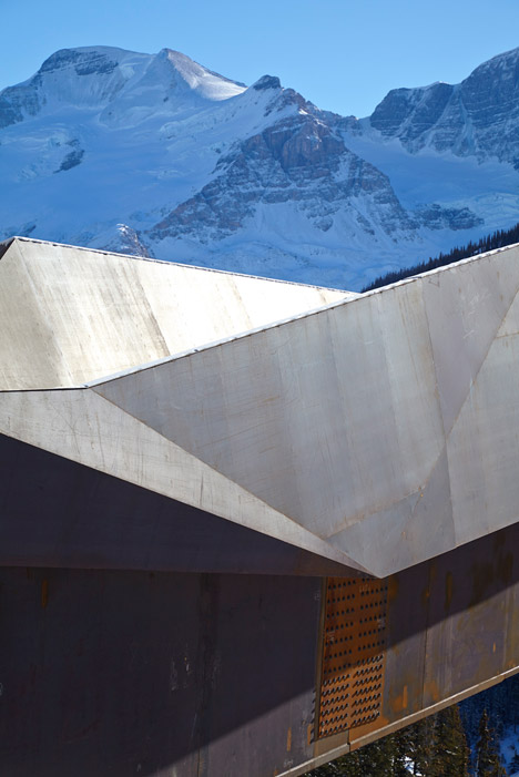 Glacier-Skywalk-by-Sturgess-Architecture-extends-over-Canada's-Jasper-National-Park_dezeen_468_2