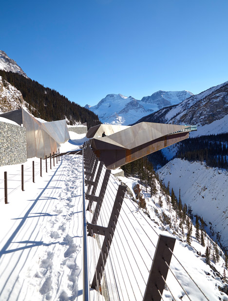 Glacier-Skywalk-by-Sturgess-Architecture-extends-over-Canada's-Jasper-National-Park_dezeen_468_3