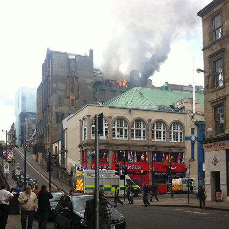 Glasgow School of Art on fire_dezeen_2sq