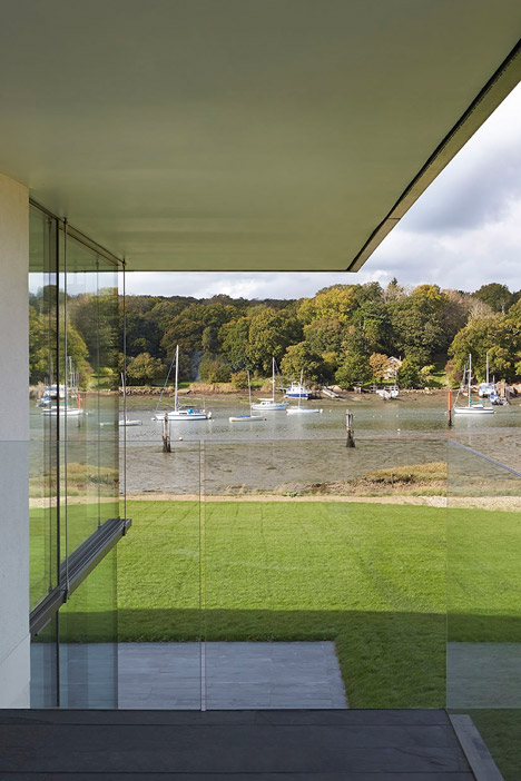 House-for-a-Yachtsman-by-the-Manser-Practice_dezeen_468_7