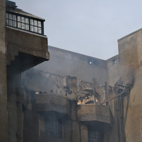 Mackintosh Glasgow School of Art on fire_dezeen_sq