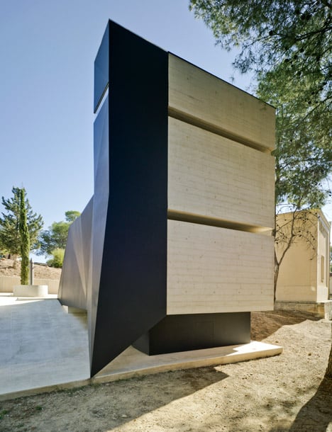 Pantheon in Murcia by Amparo and Andres Martinez Vidal
