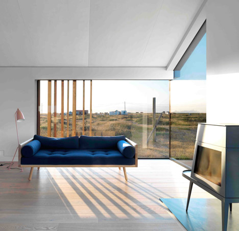 Pobble_House_Dungeness_by_Guy_Hollaway_dezeen_468_8