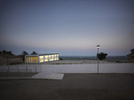 The Whale Primary School by Studio di Architettura Andrea Milani
