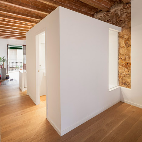 Renovated apartment in Les Corts by Sergi Pons
