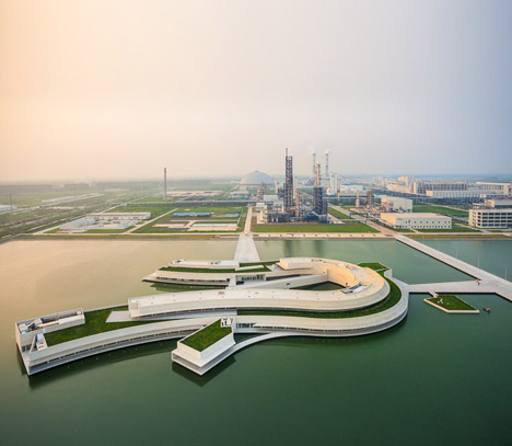 http://static.dezeen.com/uploads/2014/08/The-Building_On_the_Water_Shihlien_Chemical_plant_by_Alvaro_Siza_dezeen_468_7.jpg
