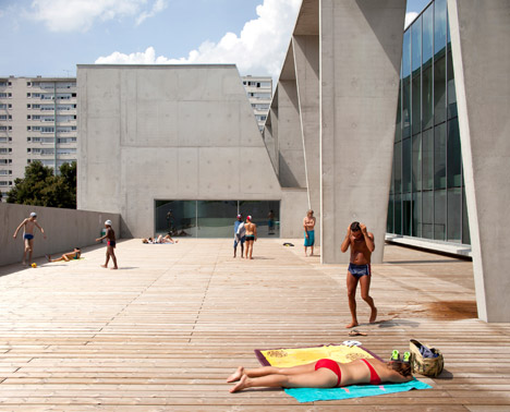 Restructuring and extension of swimming pool in Bagneux by Dominique Coulon et associés