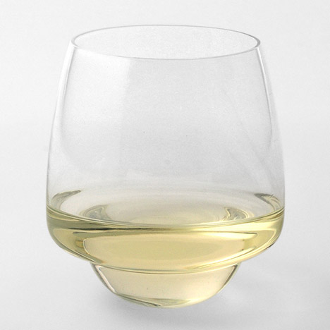 Saturn Wine Glasses by Superduperstudio dezeen 468 0