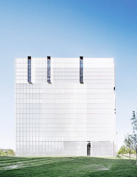 United-States-Courthouse-by-Thomas-Phifer-and-Partners_dezeen_468_3
