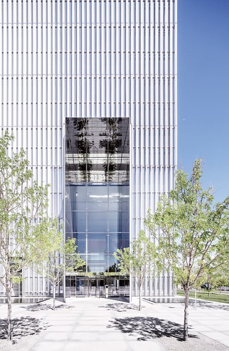 United-States-Courthouse-by-Thomas-Phifer-and-Partners_dezeen_468_5