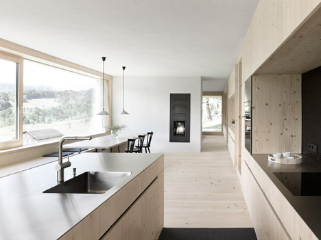 Haus-Fur-Julia-Und-Bjorn-by-Innauer-Matt-Architekten_dezeen_468_5