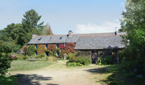 An old barn converted into an artist studio in Brittany by Modal Architecture