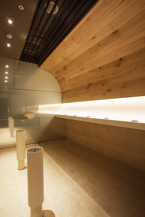 Smoking Room Grand Tree Musashikosugi by Hiroyuki Ogawa Architects