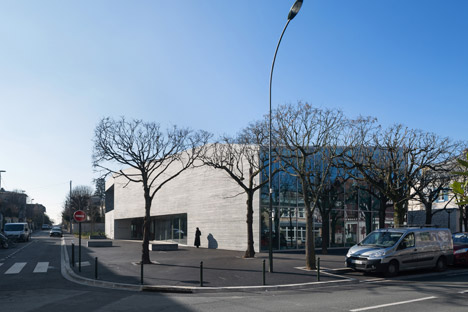 Media library in Bourg-la-Reine by Agence Pascale Guédot
