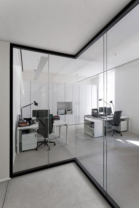 Dior-Men-offices-in-Paris-by-Antonio-Virga-Architecte_dezeen_468_11