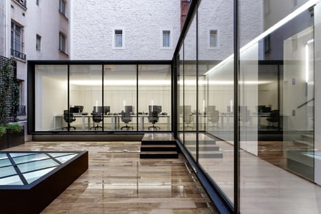 Dior-Men-offices-in-Paris-by-Antonio-Virga-Architecte_dezeen_468_2