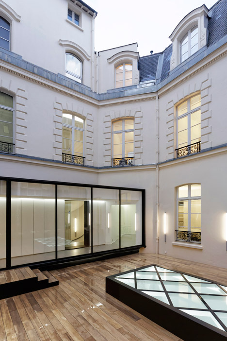 Dior-Men-offices-in-Paris-by-Antonio-Virga-Architecte_dezeen_468_3