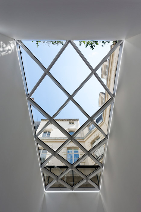 Dior-Men-offices-in-Paris-by-Antonio-Virga-Architecte_dezeen_468_5
