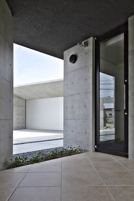 Floating House by Satoru Hirota Architects