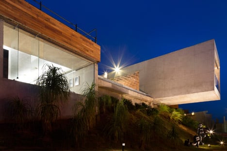 Bar-Pool-Gallery by BCMF Arquitetos + MACh