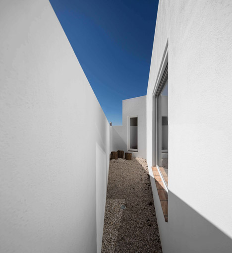 Casa Vale de Margem by Ultramarino Marlene Uldschmidt Architects