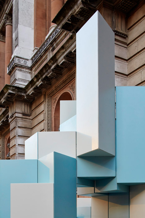 Unexpected Hill by SO? Architecture and Ideas at the Royal Academy of Arts