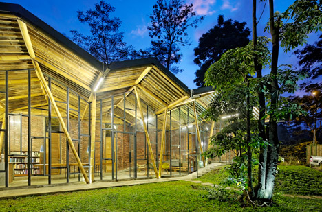 Dancing Mountain House Salatiga by Budi Pradono Architects