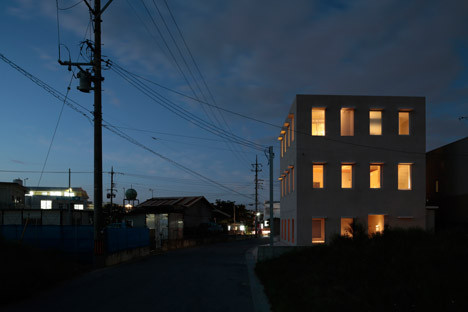 House in Tomigusuku by Rhythmdesign