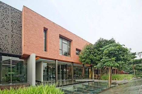 PS-26 Office by Wahana Architects