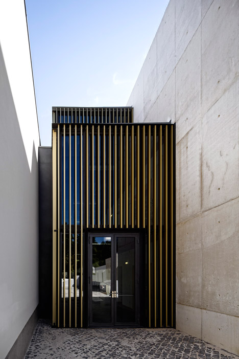 Vergilio-Ferreira-High-School-by-Atelier-Central-Arquitectos_dezeen_468_11