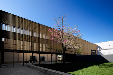 Vergilio-Ferreira-High-School-by-Atelier-Central-Arquitectos_dezeen_468_14