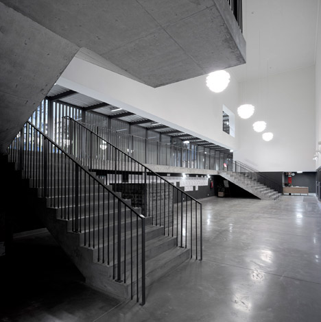 Vergilio-Ferreira-High-School-by-Atelier-Central-Arquitectos_dezeen_468_29