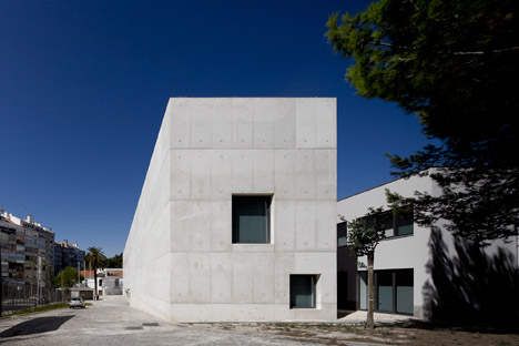 Vergilio-Ferreira-High-School-by-Atelier-Central-Arquitectos_dezeen_468_7