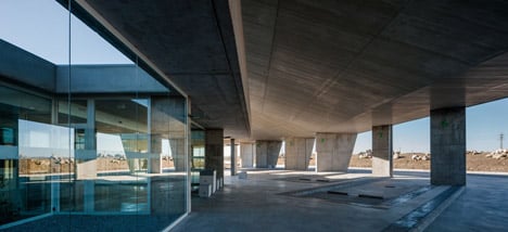 Caceres-bus-station-by-Isabel-Amores-and-Modesto-Garcia_dezeen_468_5