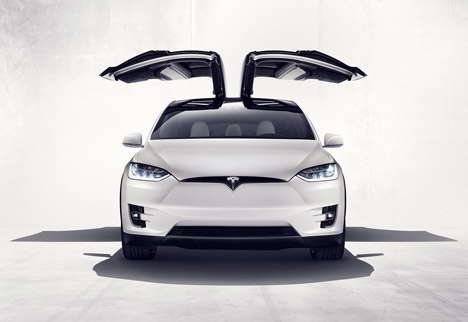 Tesla-Model-X_dezeen_468_2