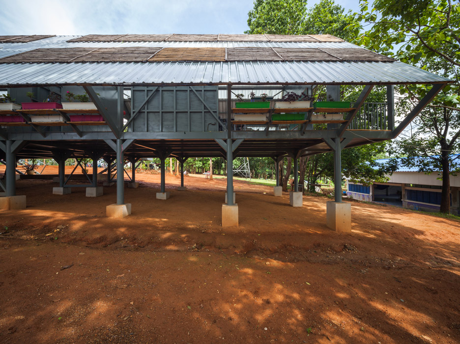 Baan Huay Sarn Yaw School by Vin Varavarn Architects