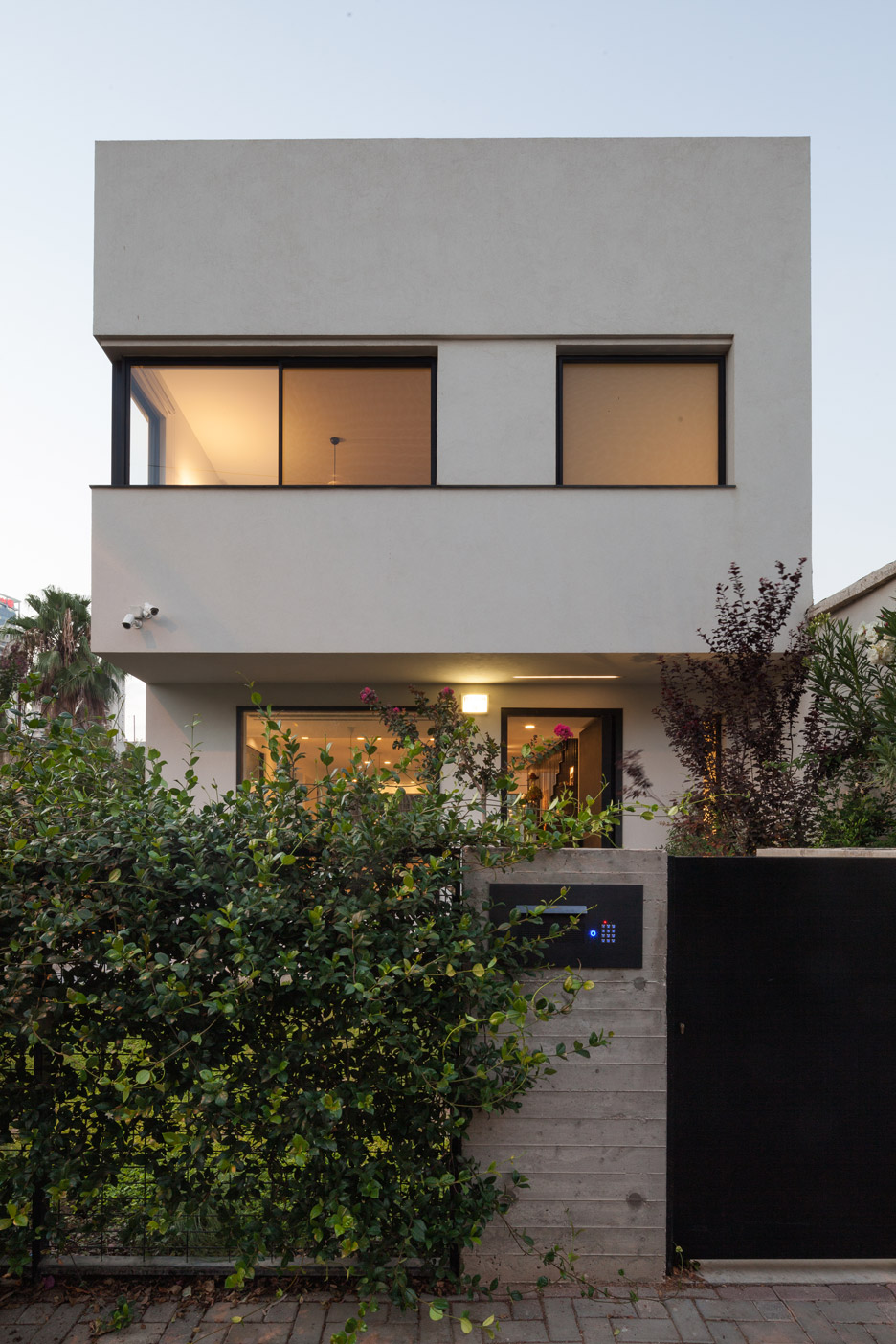 Mendelkern townhouse in Tel-Aviv by David Lebenthal Architects