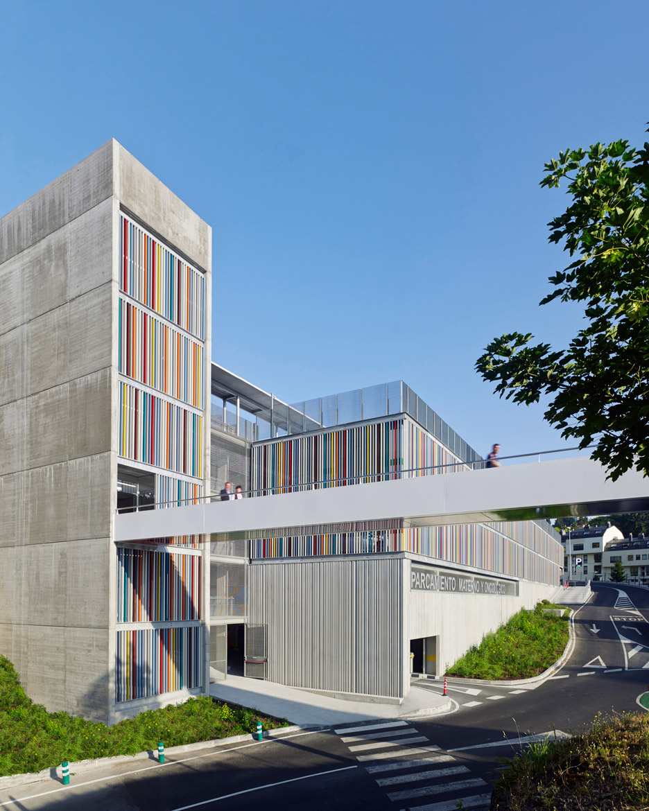 Parking_Maternity-Hospital-and-the-Oncologic-Center-of-Galicia_Diaz-y-Diaz-Arquitectos_dezeen_936_0