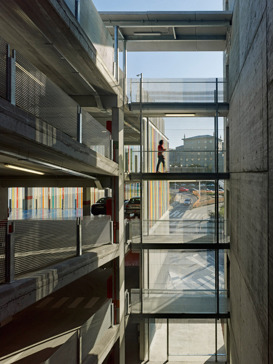 Parking_Maternity-Hospital-and-the-Oncologic-Center-of-Galicia_Diaz-y-Diaz-Arquitectos_dezeen_936_1