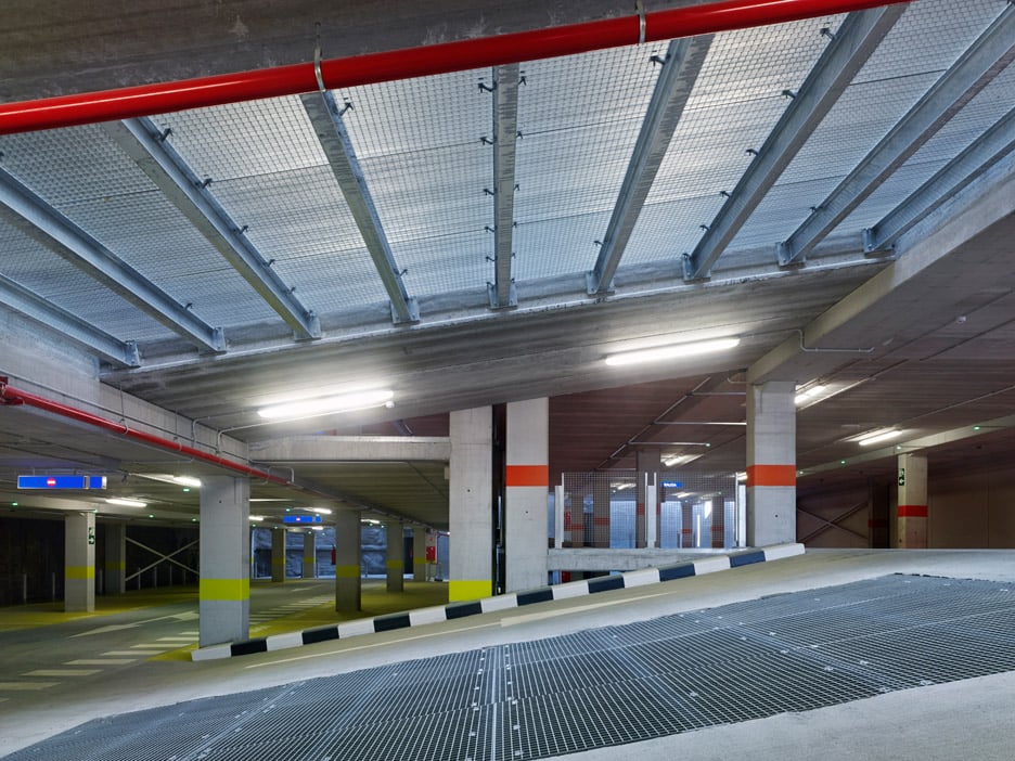 Parking_Maternity-Hospital-and-the-Oncologic-Center-of-Galicia_Diaz-y-Diaz-Arquitectos_dezeen_936_4